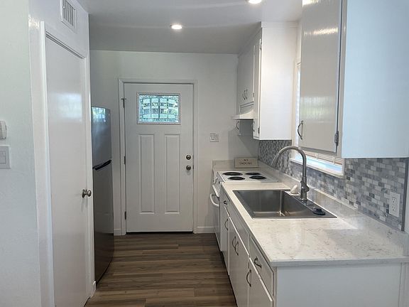 4th image of 1140 Elm Dr #1
