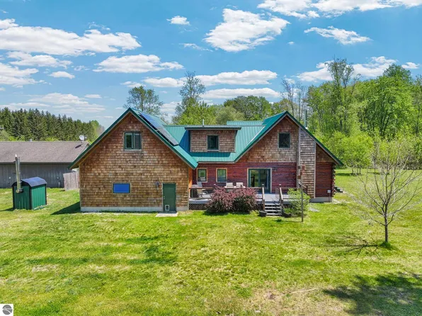 9330 E 10 1/2 Rd, Manton, MI 49663
