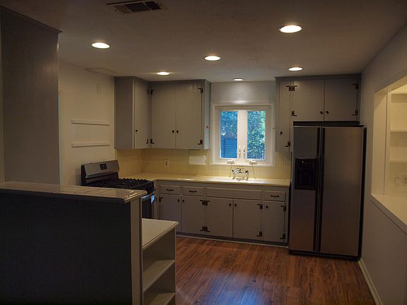 3rd image of 1401 Westmoor Dr