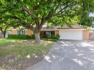 1207 Anetta St, Bowie, TX 76230