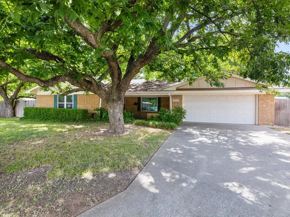 1207 Anetta St, Bowie, TX 76230