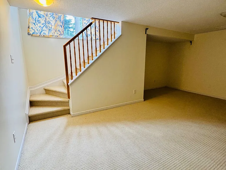 1069 Marconi Ave — Photo 22