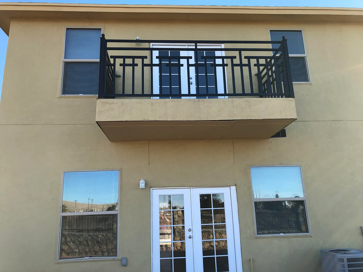 3 bed, 2.0 bath, 1100 sqft, $1,600 — Photo 1