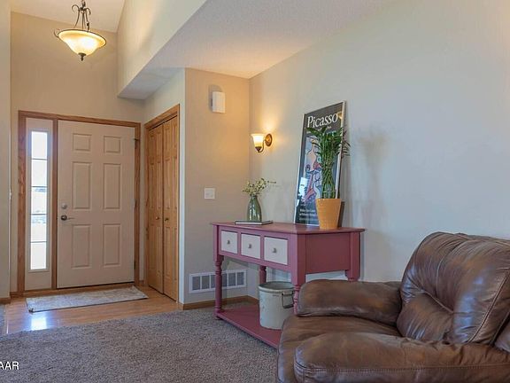 2nd image of 4728 Ridgewood Ln