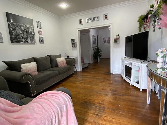 2nd image of 1004 Salem Ave