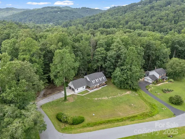 213 Raintree Dr, Hendersonville, NC 28791