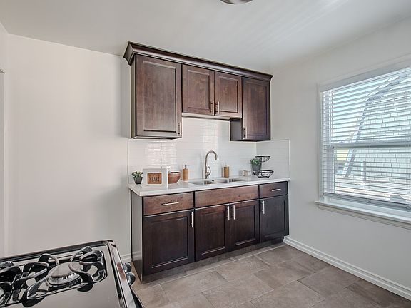 5th image of 32 Esperanza Ave APT 211
