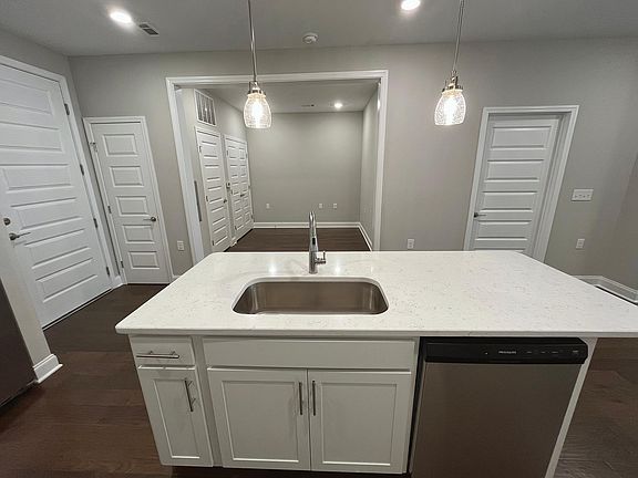 4th image of 4000 Shadow Green Dr #4102