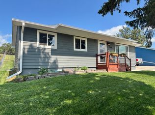 466 W 12th St, Winner, SD 57580