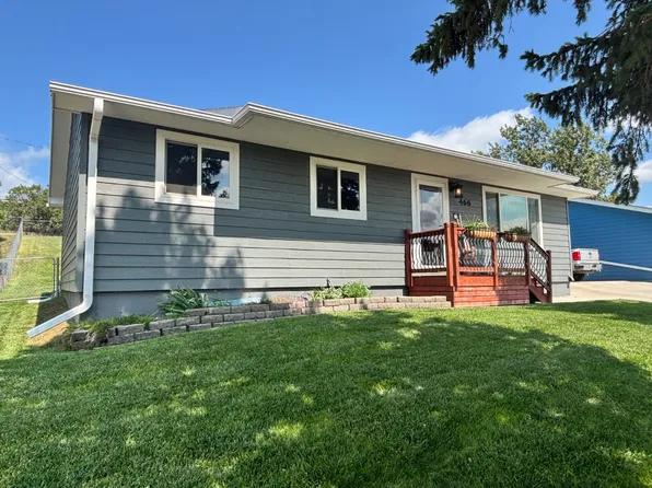 466 W 12th St, Winner, SD 57580
