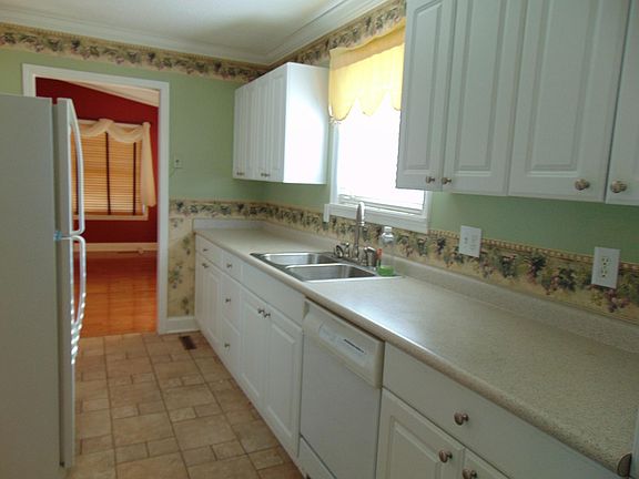 3rd image of 709 Montvue Ave