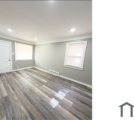 3rd image of 7324 Pierson St