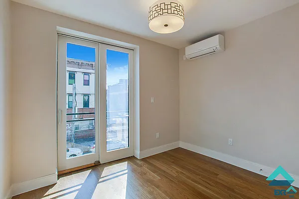 Rented by EXR | media 4