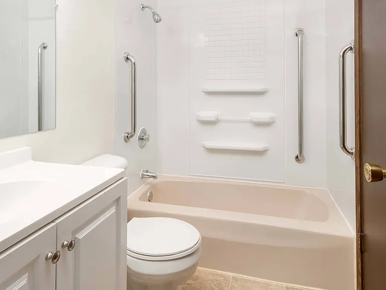 Stone Point Apartments Bathroom