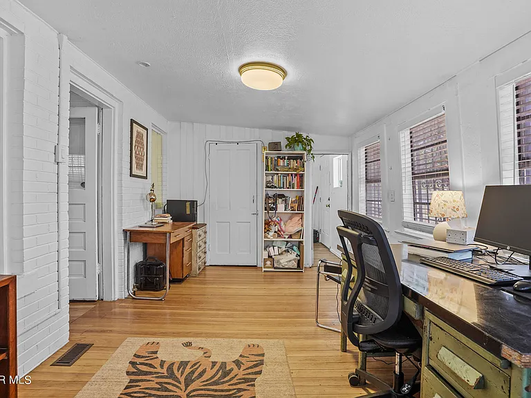 4017 Oxford Ave — Photo 15