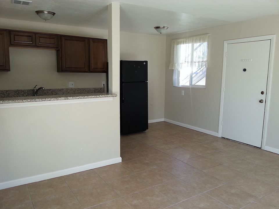 2nd image of 1609 E 10th St