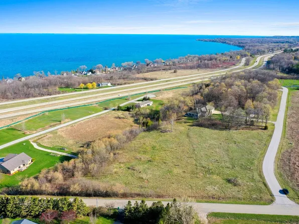 Rustic Oak Dr, Luxemburg, WI 54217