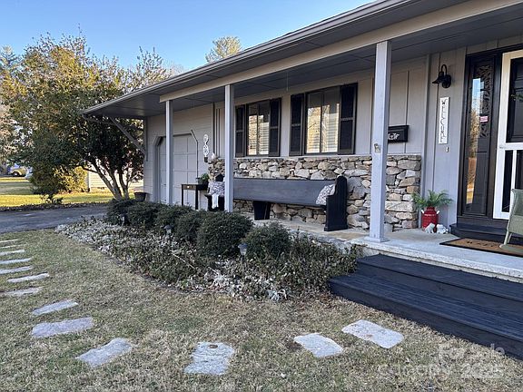 2nd image of 729 Wildflower Ln