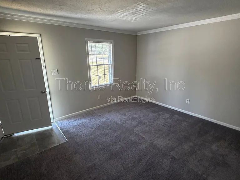 1420 Barnes St — Photo 2