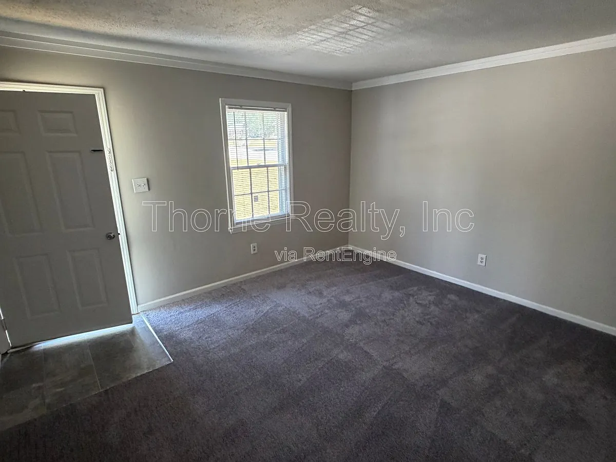 Building Photo - 1420 Barnes St