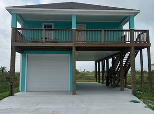 435 W Royal Oak Ln, Rockport, TX 78382