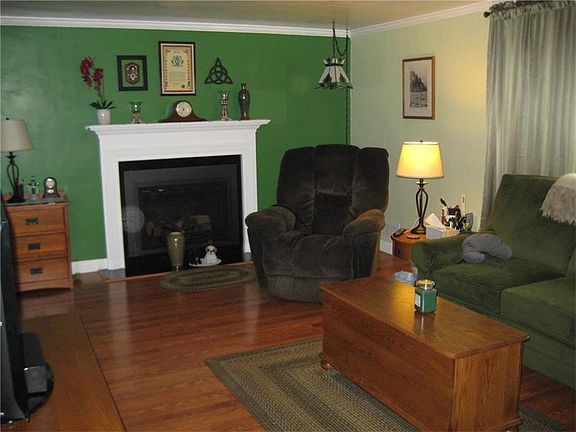 4th image of 225 Kaufmann Ave