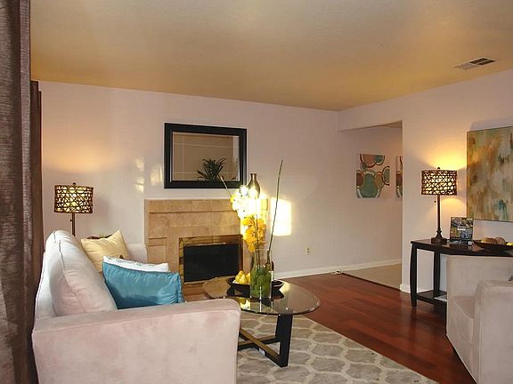 5th image of 729 Creekland Cir