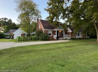 32142 Cherry Hill Rd, Garden City, MI 48135