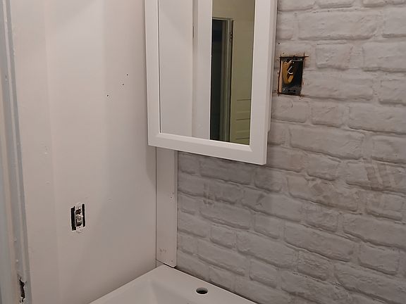 2nd image of 120 W Walnut St #B