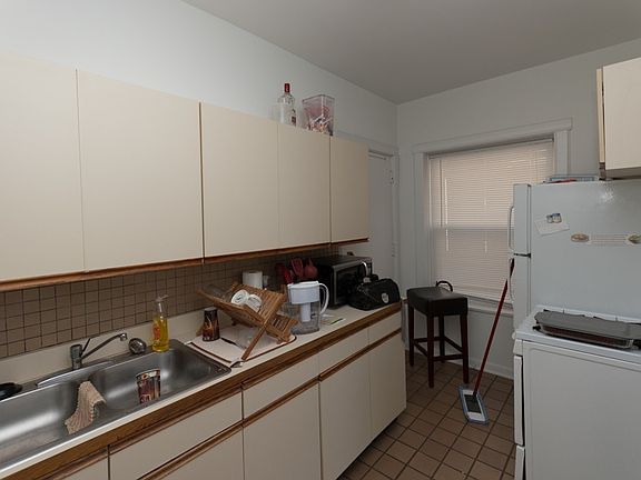 4th image of 4649 N Malden St #Ma