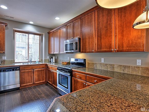 4th image of 826 148th Pl SE