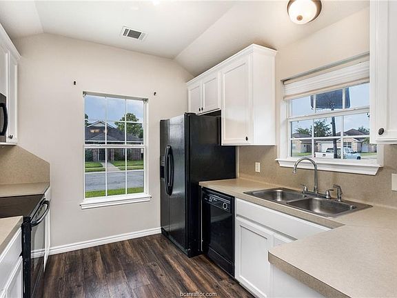 5th image of 2639 Symphony Park Dr
