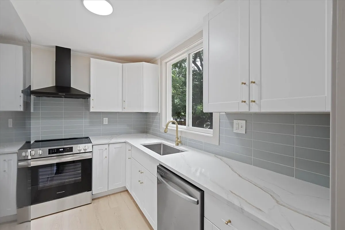 3 bed, 1150 sqft, $2,499 — Photo 3