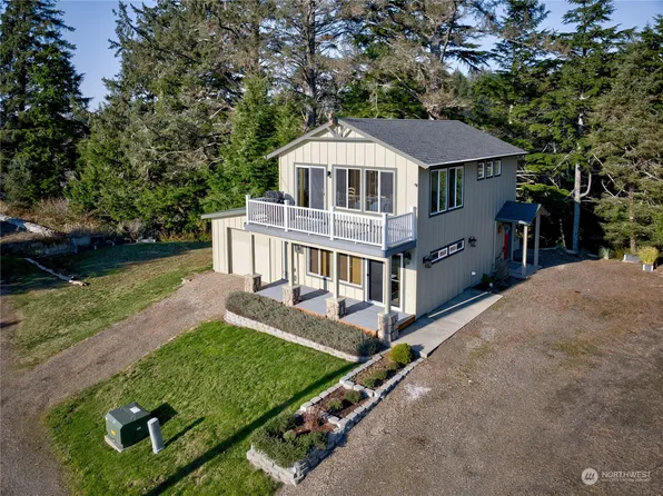 1142 Hemlock Street NE, Ilwaco, WA 98624