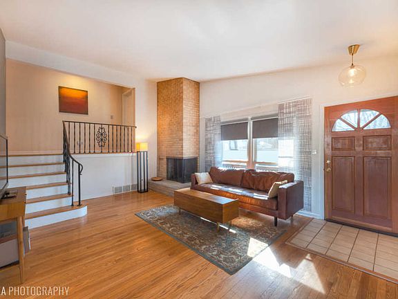 2nd image of 1117 S Leslie Ln