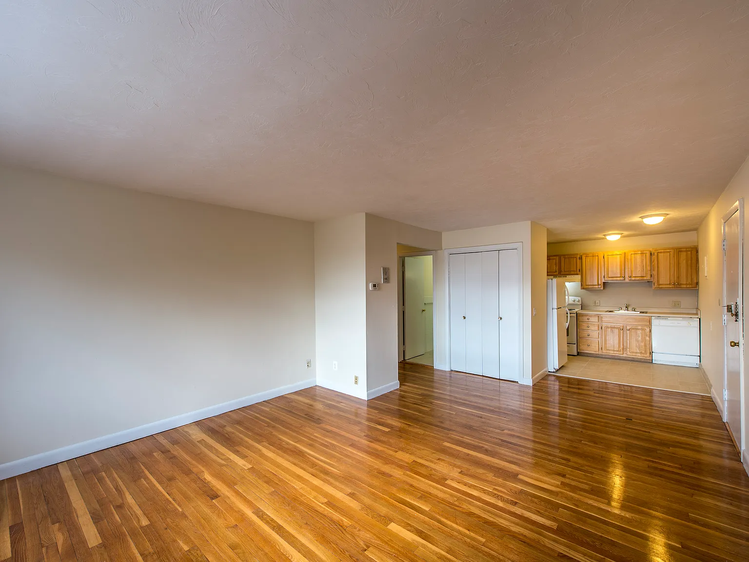 2 bed, 9999 sqft, $2,800 — Photo 3