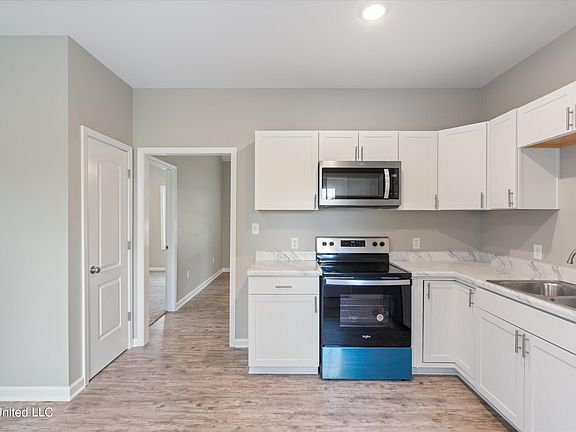 3rd image of 107 Gardenview Dr