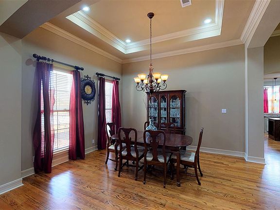 2nd image of 2535 Amberwood Dr