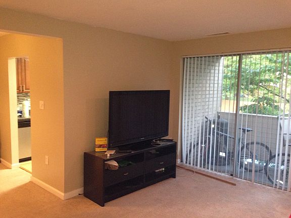 3rd image of 5600 Bloomfield Dr APT 104