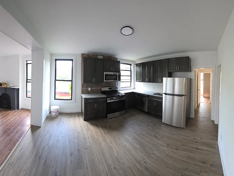 572 River St #2 — Photo 3