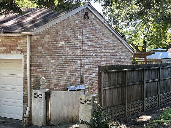 4th image of 250 Wallace Ln