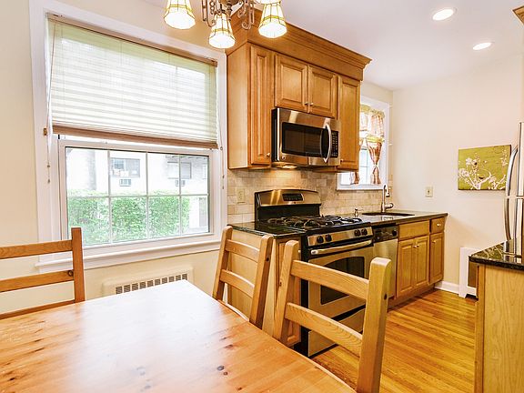 3rd image of 109 N Broadway APT K1