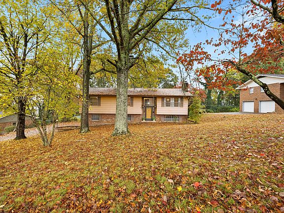 3rd image of 8842 Lake Crest Cir