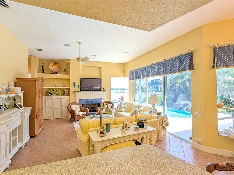 4709 Dolphin Cay Ln S — Photo 7