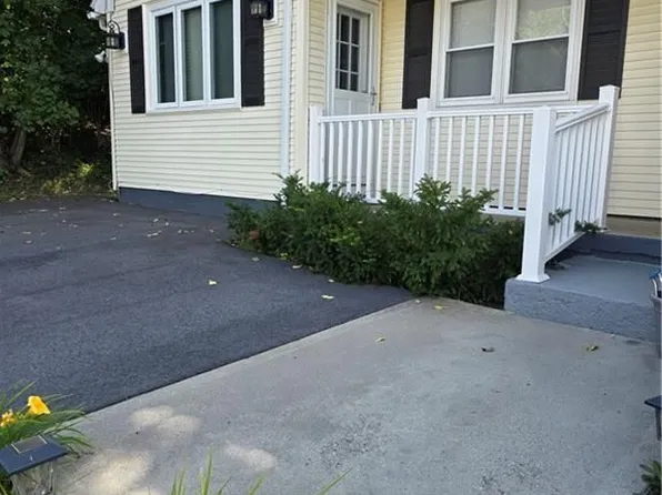 15 Royal Ave APT 1, Cranston, RI 02920