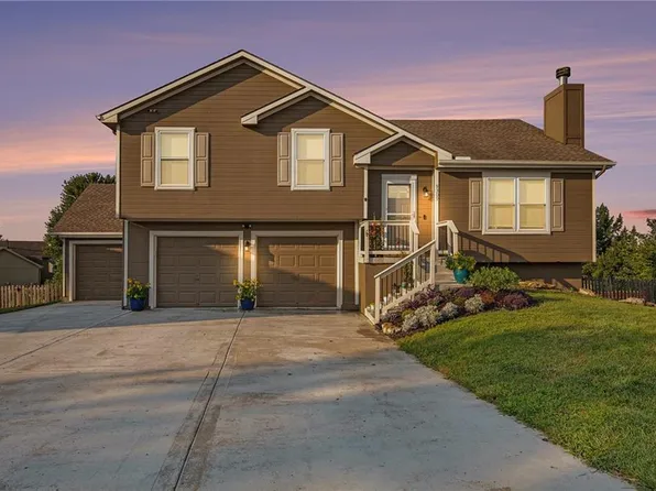 9309 NE Pawpaw Dr, Kansas City, MO 64157