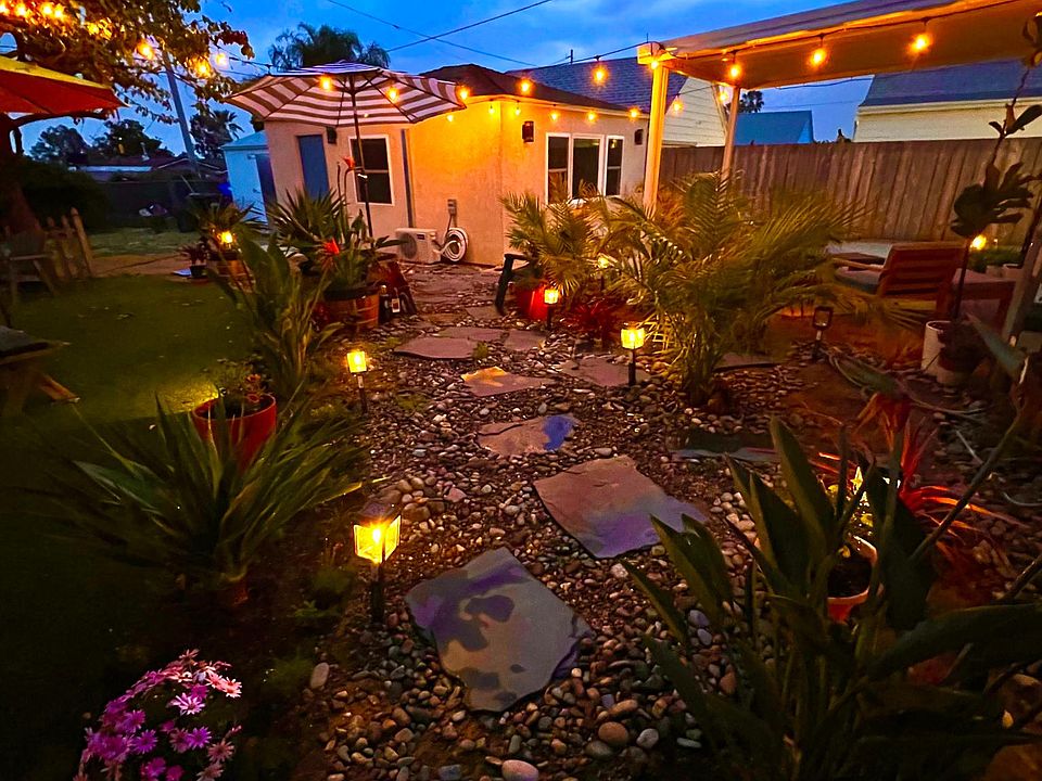 Quiet private shared backyard with plenty of space to hammock and watch sunset skies !