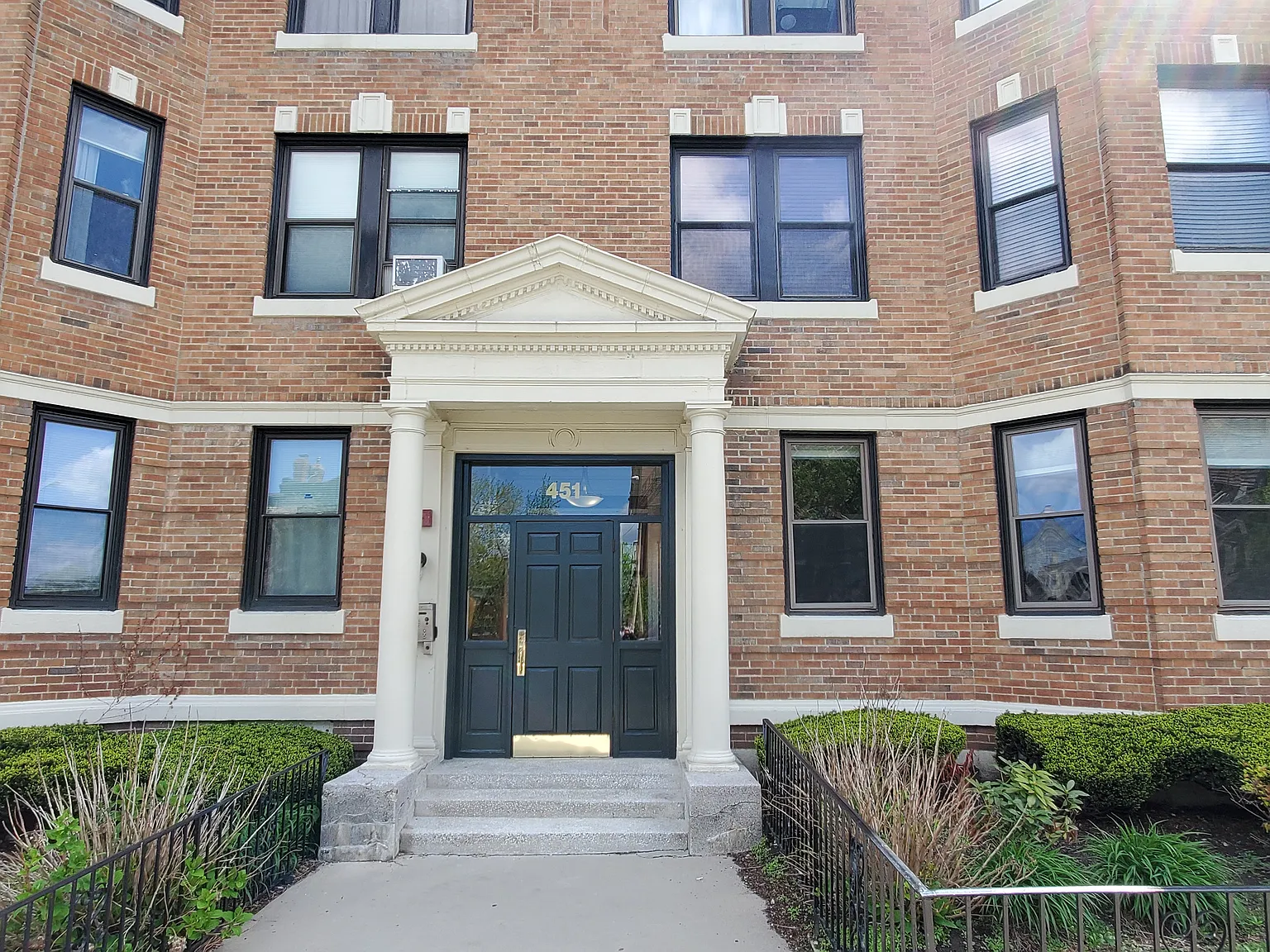 2 bed, 770 sqft, $3,000 — Photo 1
