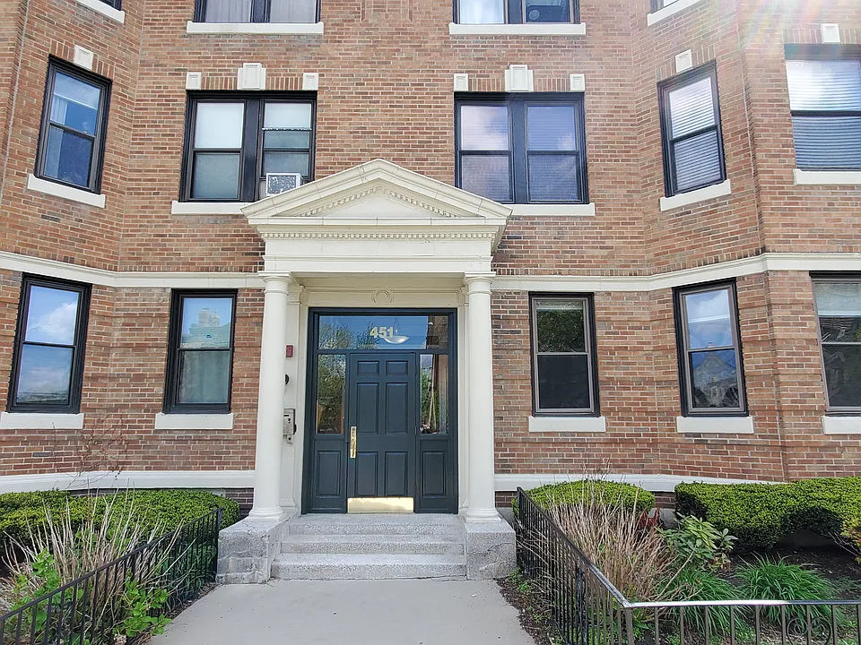 451 Park Dr #2C