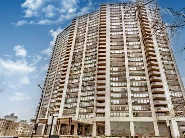 3930 N Pine Grove Ave, Chicago, IL